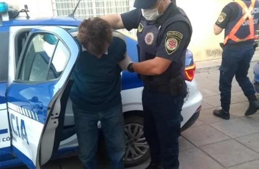 Detuvieron al dueño de un bar y a clientes que no cumplían con la cuarentena