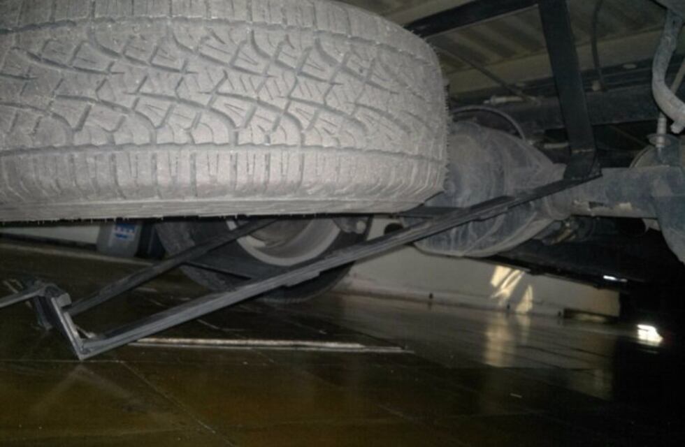 Un naranjita detenido tras intentar robar la rueda de auxilio de una 4x4