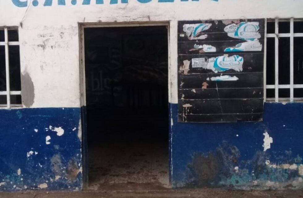Volvieron a robar el club Argentino y ahora se llevaron columnas, puertas y ventanas