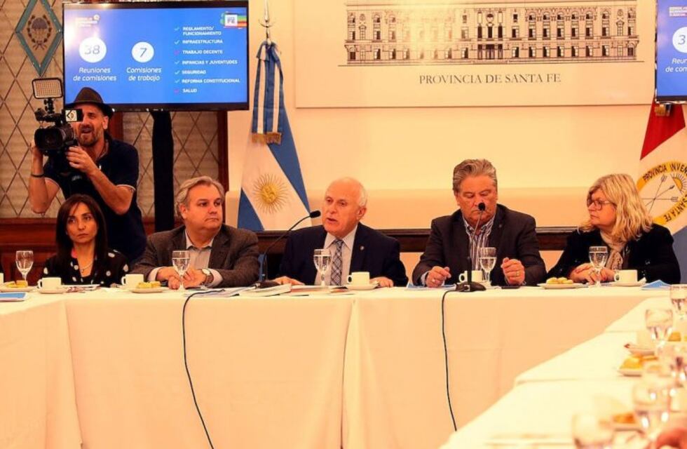 Santa Fe pidió mil millones de pesos para financiar a municipios y comunas