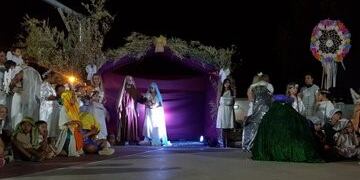 La bella imagen del nacimiento de Jesús\u002E El pesebre se recreó en el polideportivo de la ciudad\u002E