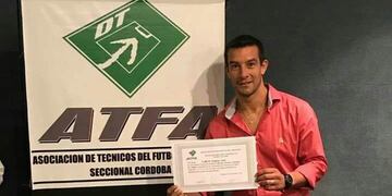 A los 39 años, el ex Belgrano y Racing será técnico, jugador y capitán del equipo de Malagueño\u002E