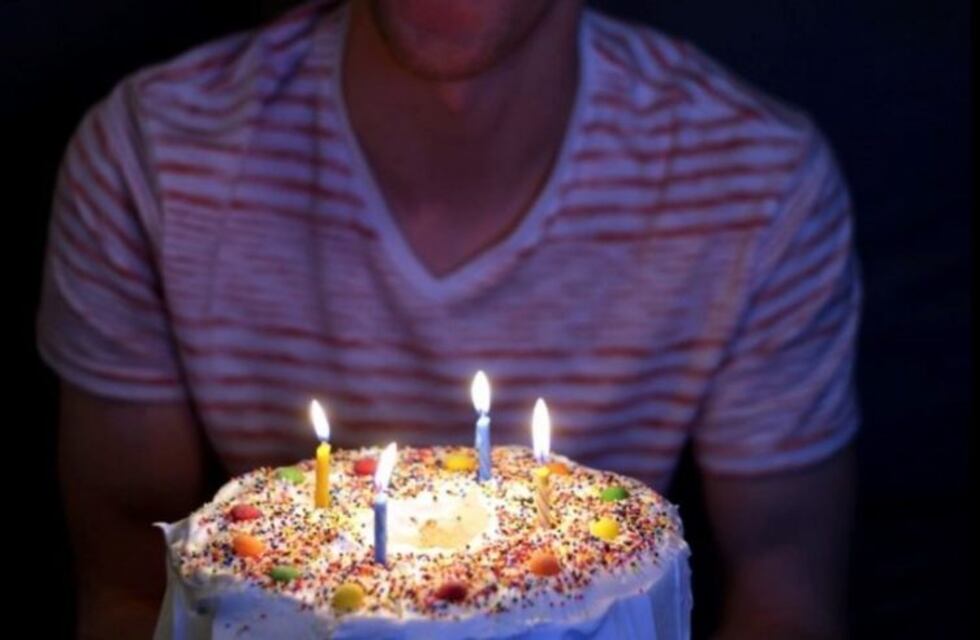 Suspendió el cumpleaños por coronavirus pero se lo festejaron por videollamada