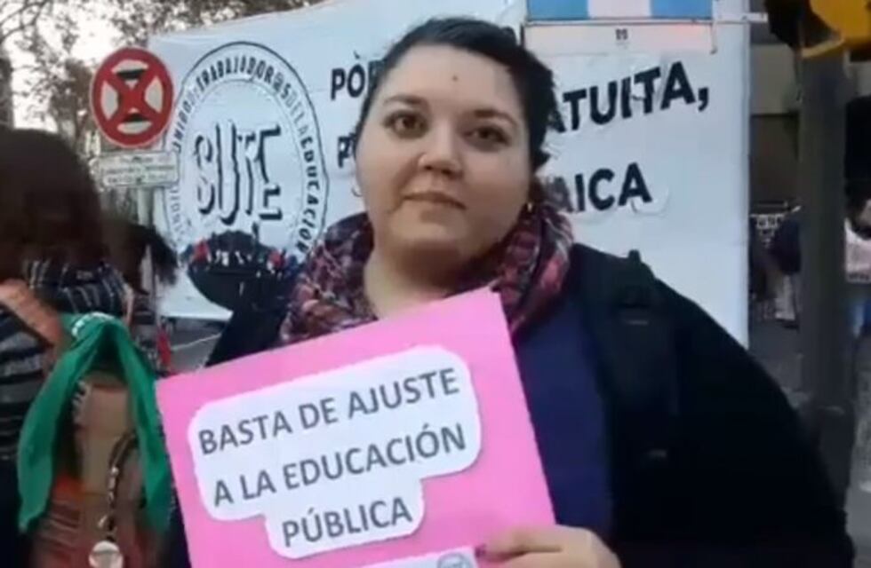 Protesta por docentes fallecidos en escuela de Buenos Aires