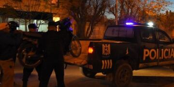 Detuvieron a tres hombres y a un menor de edad tras un enfrentamiento entre bandas ocurrido esta madrugada en el barrio La Lgoria de Godoy Cruz\u002E