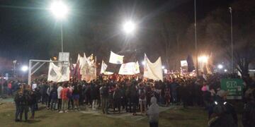 Estudiantes festejando su día