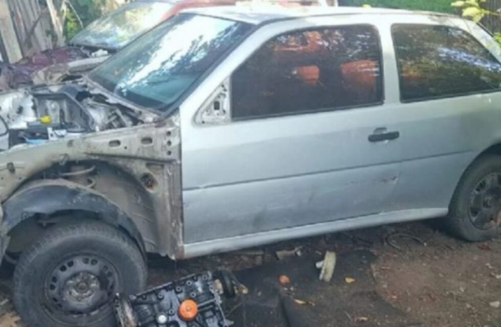 Apretó el botón antipánico por error y descubrieron un desarmadero en su casa