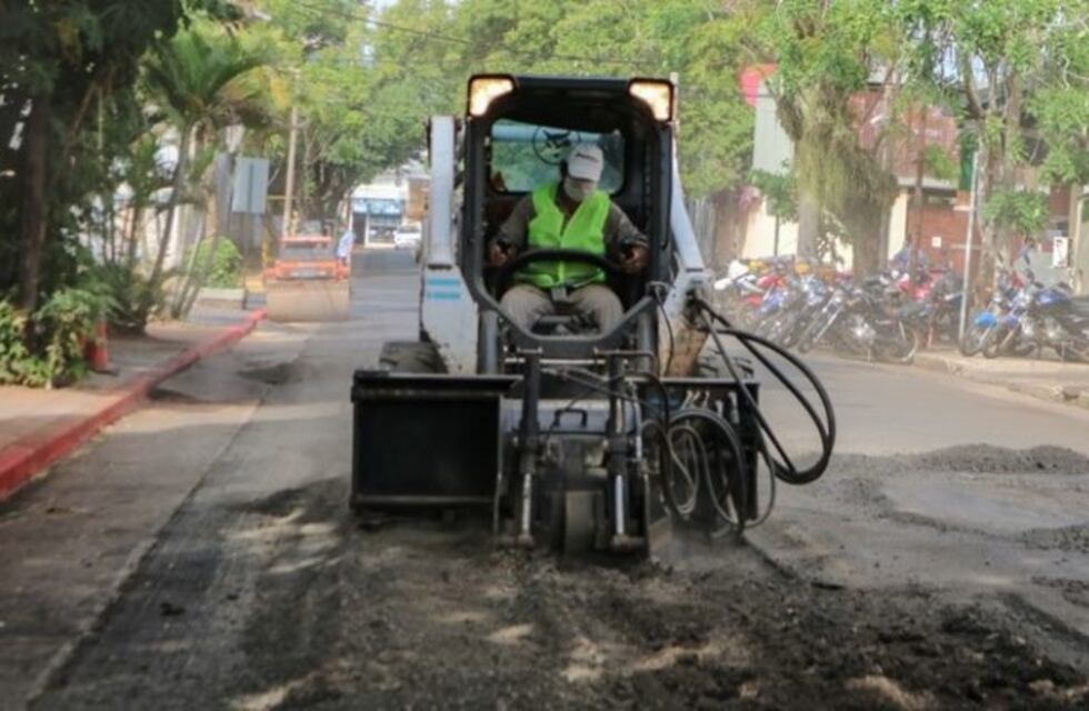 Bacheo en calles céntricas de Posadas