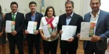 Firman acuerdo para facilitar tru00e1mites de documentaciu00f3n a descendientes libaneses en el Registro Civil.