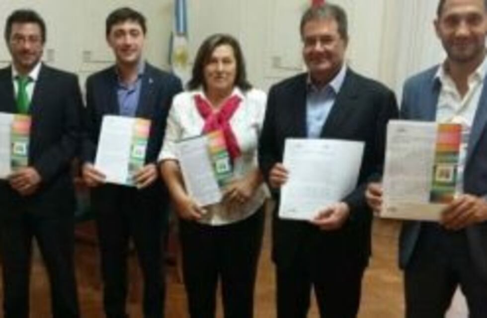 Firman acuerdo para facilitar trámites de documentación a descendientes libaneses