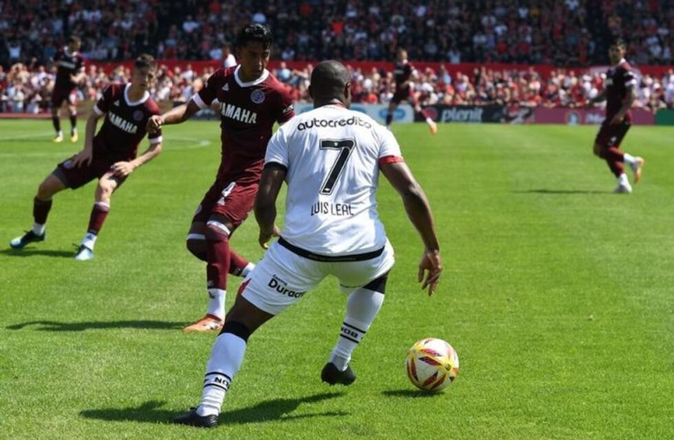 Leal evolucionó favorablemente y podrá jugar para Newells el lunes