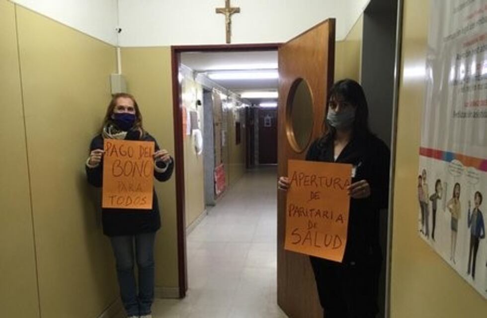 Médicos reclaman mejoras salariales urgentes