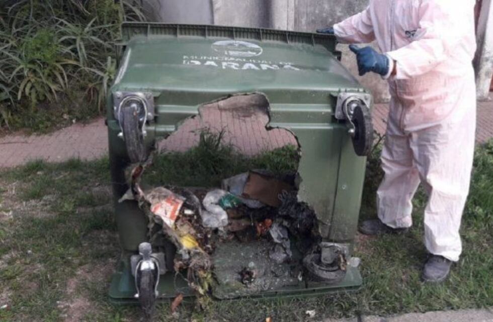 Paraná: incendiaron contenedores y los dejaron inutilizables