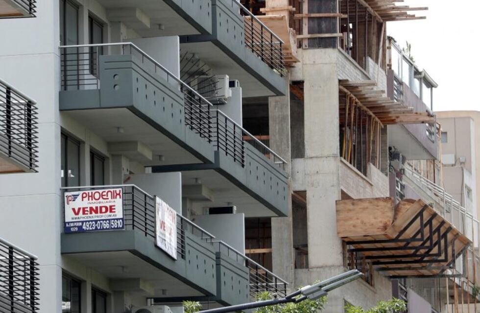 Las operaciones de compraventa de inmuebles cayeron en agosto 35,1% interanual