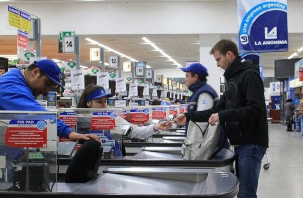 Continúan los despidos en los supermercados La Anónima de Tierra del Fuego