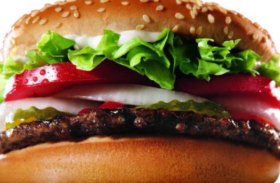 Cadena de hamburguesas invita a los cordobeses a recorrer sus locales y participar por 100 mil pesos