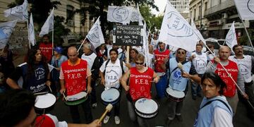 DYN202, LA PLATA, 03/03/2017, DOCENTES ESPERAN RESULTADOS DE LA REUNION CON EL GOBIERNO PROVINCIAL. FOTO:DYN/SALVADOR SANTIAGO.