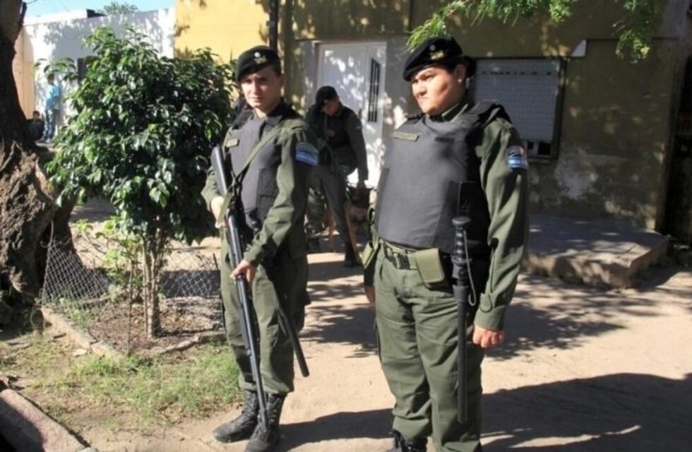 La Gendarmería dormirá en las escuelas para evitar las amenazas de bomba durante las elecciones