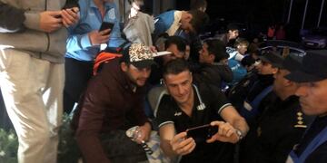 Banderazo en el hotel que concentra Racing en Paraná\u002E