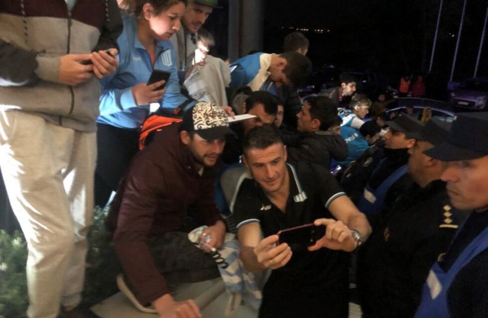 Banderazo en Paraná para alentar a los jugadores de Racing