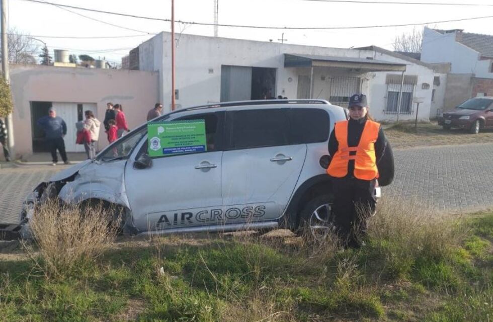 Punta Alta: robó un auto, chocó una casa y quedó detenido
