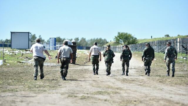 BAS15. BUENOS AIRES (ARGENTINA), 14/03/2017.- Fotografu00eda cedida por el Ministerio de Seguridad de la Provincia de Buenos Aires en la que se observa el despliegue policial de efectivos de la Divisiu00f3n Canes, Caballeru00eda y Policu00eda Rural entre otras reparticio