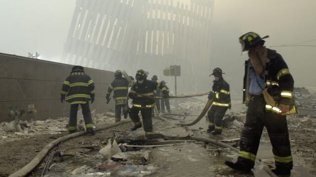 aviones avion estrellandose contra las torres gemelas en 2001\r\n\r\n\r\nFILE - In this Sept\u002E 11, 2001 file photo, firefighters work beneath the destroyed mullions, the vertical struts which once faced the soaring outer walls of the World Trade Center towers, after a terrorist attack on the twin towers in New York\u002E   Families of the victims of the worst terror attack on the United States in history gathered Wednesday, Sept\u002E 11, 2013,  to mark their 12th anniversary with a moment of silence and the reading of names\u002E  The Sept\u002E 11, 2001 attacks in New York City and Washington killed almost 3,000 people and lead to a war in Afghanistan\u002E (AP Photo/Mark Lennihan)\r\n eeuu nueva york  nueva york conmemoracion 12 aniversario del 11 de septiembre aniversario atentado terrorista torres gemelas world trade center terrorismo atentados terroristas
