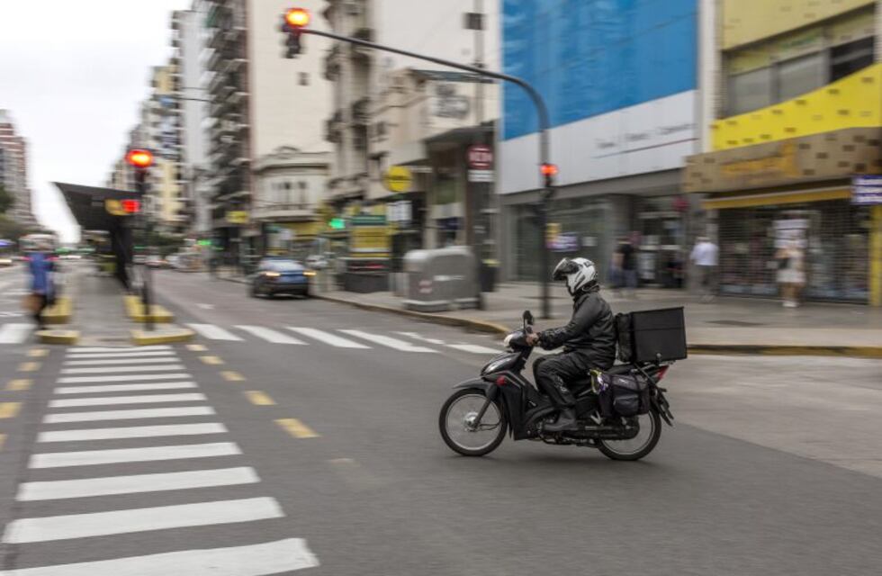 Un repartidor escupió la comida antes de entregarla en La Plata