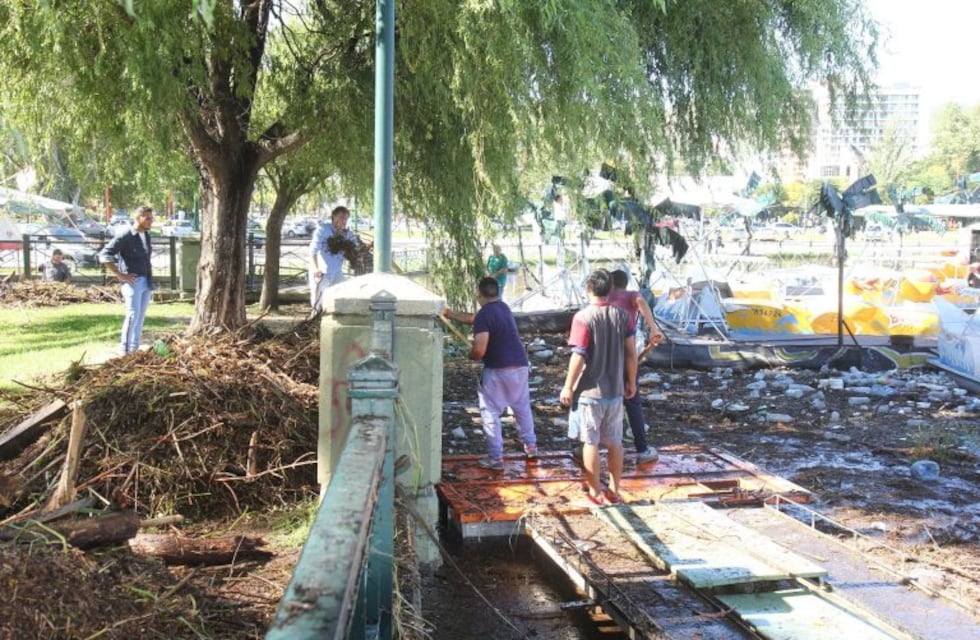 Carlos Paz: las cuadrillas trabajan en la limpieza de las calles luego de las crecidas