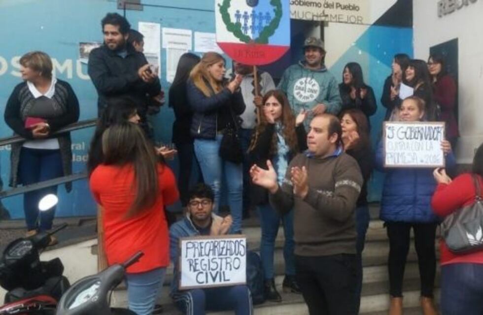 Anuncian paro los trabajadores del Registro Civil