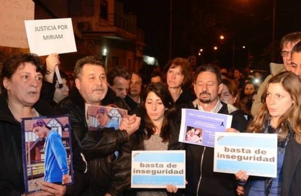 Masiva marcha en El Palomar en reclamo de justicia y seguridad