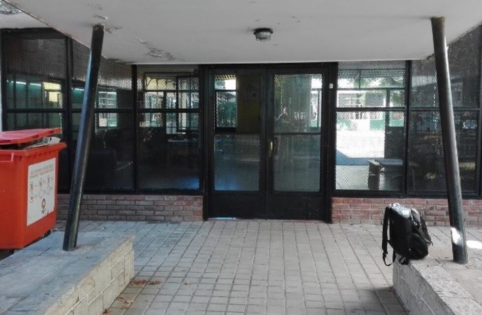 Abrazo solidario en una escuela de zona norte por falta de gas y problemas eléctricos