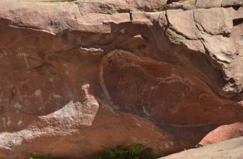 Alguien escribió "Kikini" y dañó el Cerro Colorado