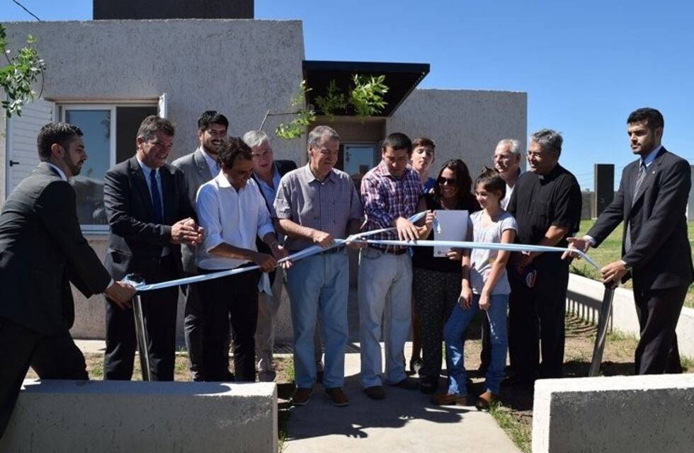 Prometen terminar 414 viviendas para clase media