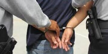 El joven quedó detenido en la Comisaría 5° por arrebatar un celular\u002E Imagen Ilustrativa\u002E