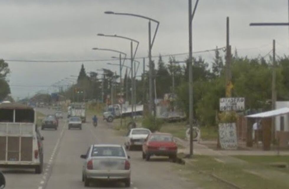 Delincuentes en bicicleta balearon a un hombre con su hija luego de robarle