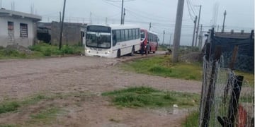 Colectivo atascado, en Jujuy