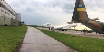 Los fuertes vientos en Buenos Aires, tumbaron un avión en El Palomar