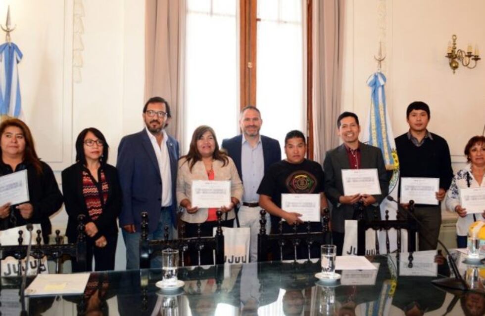 Rumbo al Guiness: distinguieron al "seleccionado jujeño" de muralistas