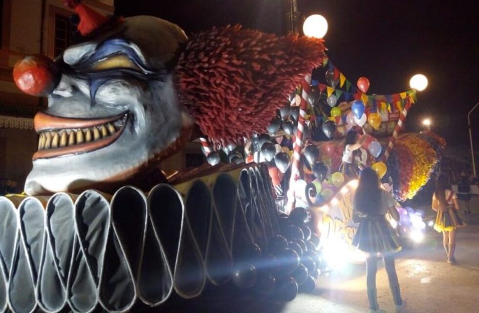 Alegría y esplendor en la pasarela del carnaval
