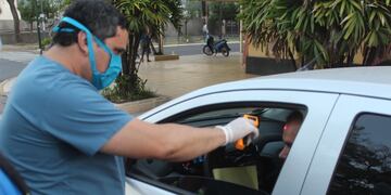 El municipio realiza controles de temperatura a automovilistas