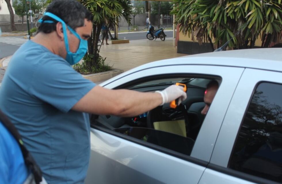 El municipio realiza controles de temperatura a automovilistas