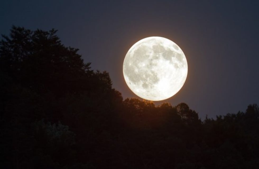Este jueves se podrá ver la última superluna del año en Salta