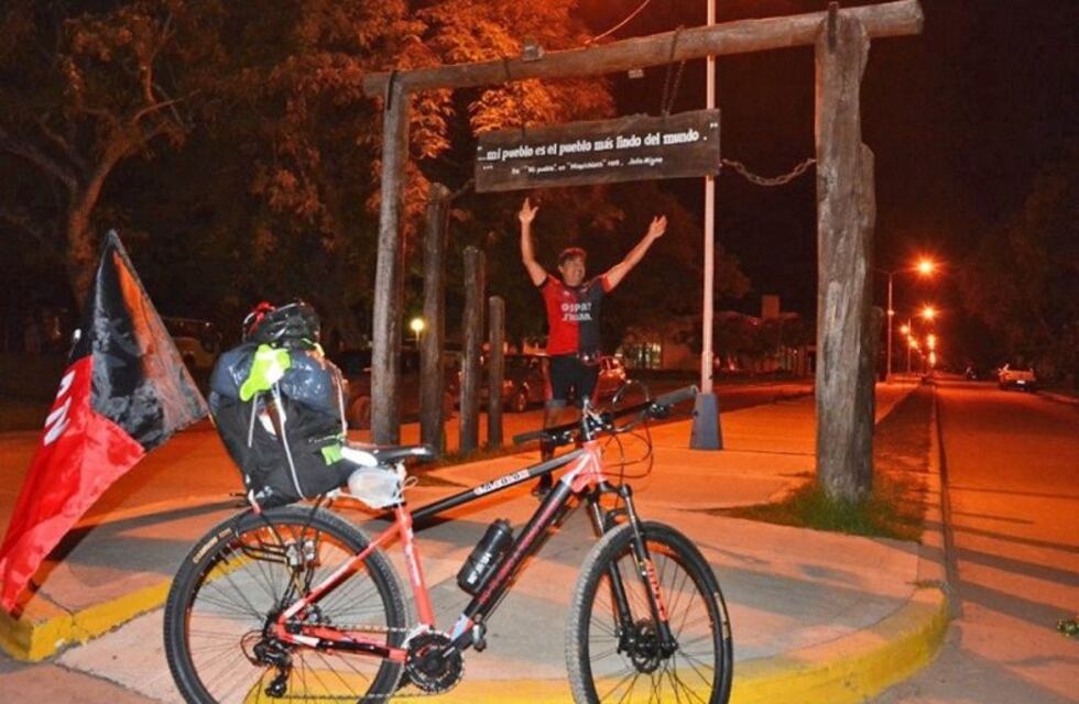 Locura sabalera: viaja en bicicleta a Asunción para ver a Colón en la final de la Copa