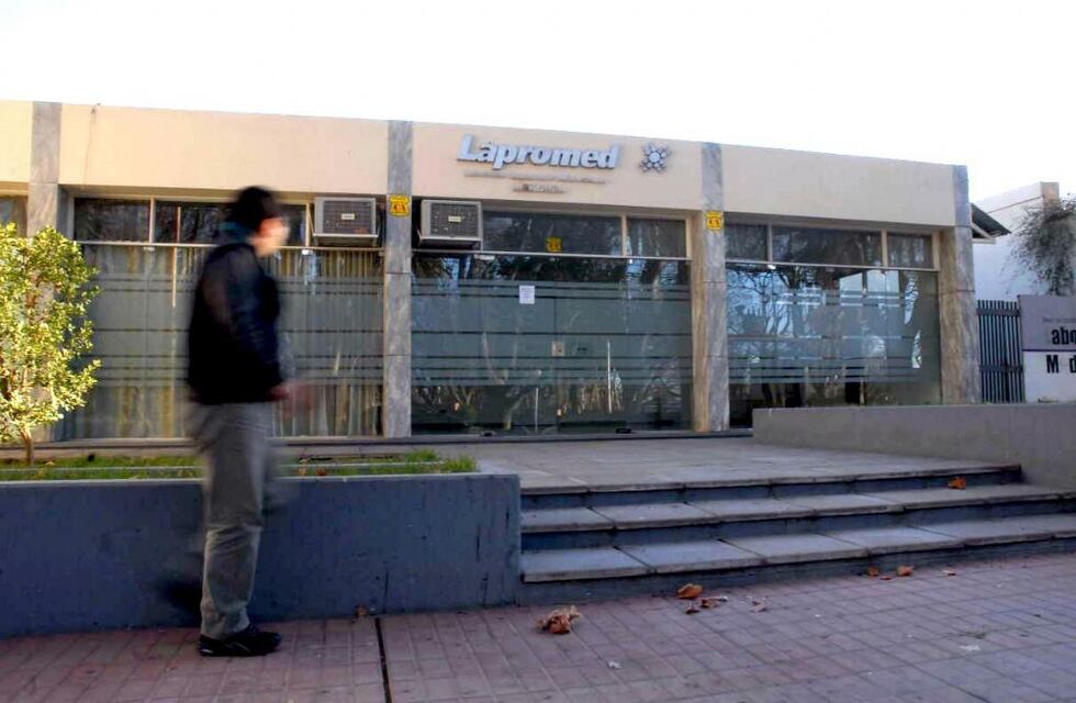 Un empleado municipal con otros dos ladrones fueron detenidos por robar medicamentos en la Dirección de Salud