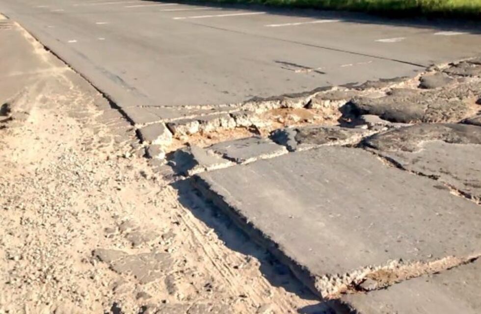 Se rompió el pavimento en la  autovía Alfonsín