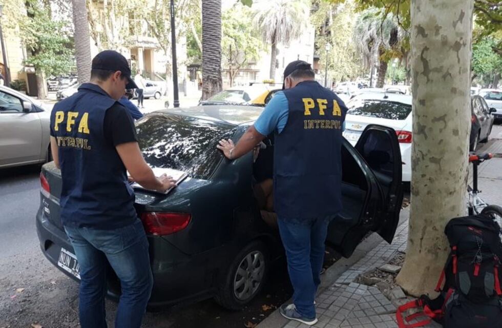 Arrestaron a traductor rosarino buscado por traficar mil kilos de cocaína