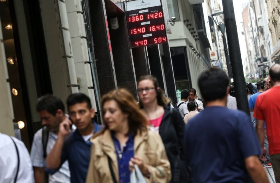 El cepo cambiario impactará en sectores sensibles y alargará la recesión