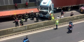 Un herido y corte del Paseo del Bajo por un choque entre cuatro camiones\u002E (Twitter)