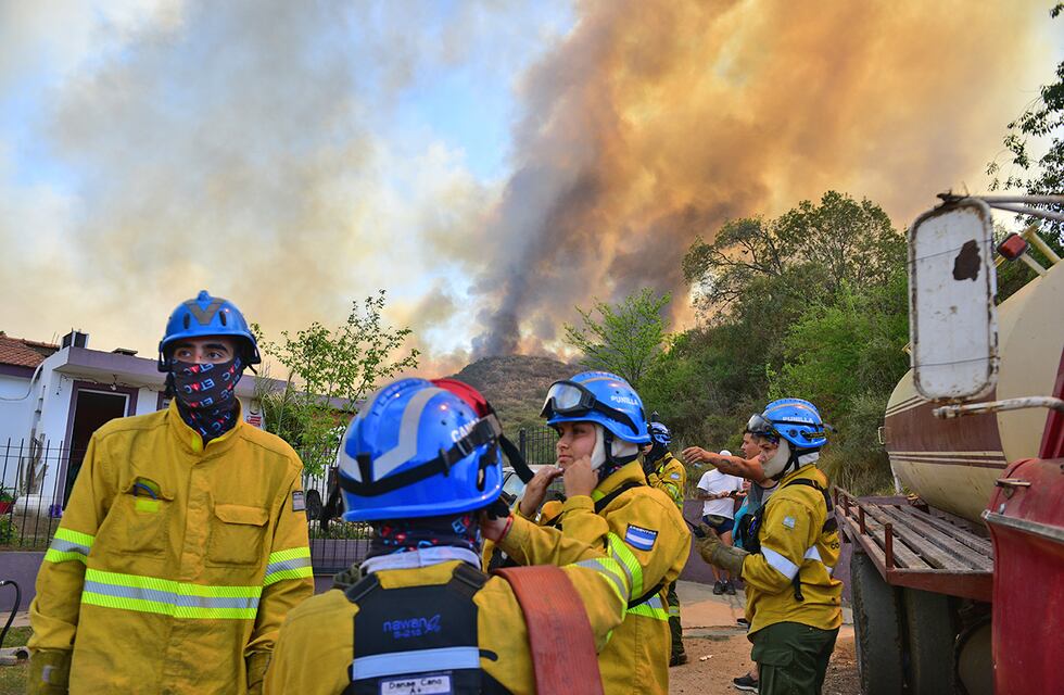 Incendios en Córdoba: los bomberos contuvieron el foco en San Pedro Viejo